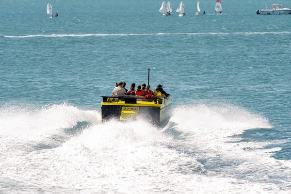 Airlie Beach Whitsundays Queensland Australia April 2022 Tourists Having Exciting — Stock Photo, Image