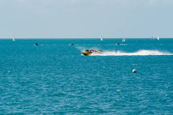 Airlie Beach Whitsundays Queensland Australia April 2022 Tourists Having Exciting — Stock Photo, Image