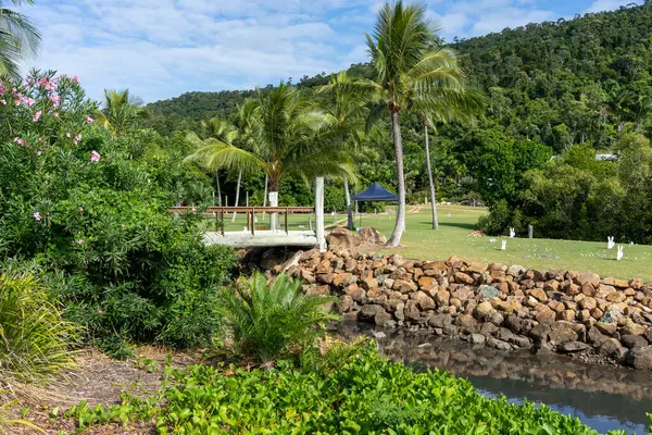 Tittar Över Vattendrag Till Ett Uppbyggt Område Kust Resort Alla — Stockfoto