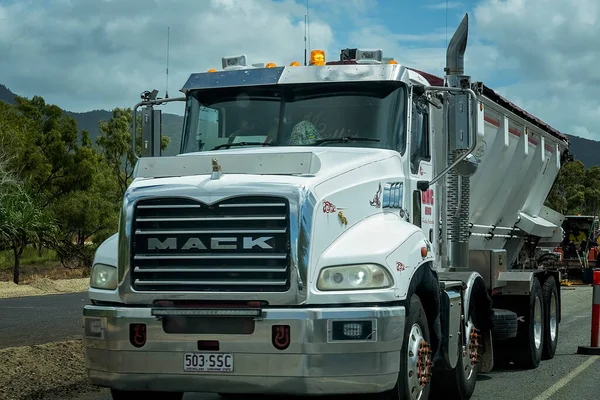 Townsville Queensland Austrália Maio 2022 Caminhão Pesado Trabalhando Construção Estradas — Fotografia de Stock