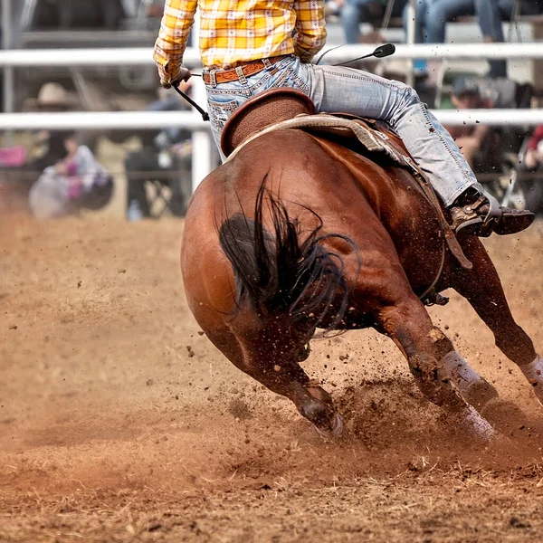 Jeździec Rywalizujący Wyścigu Beczkowym Koniu Country Rodeo Australia — Zdjęcie stockowe