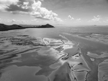 Cape Hillsborough Queensland Avustralya üzerindeki alçak gelgit drone hava sahasında kum desenleri