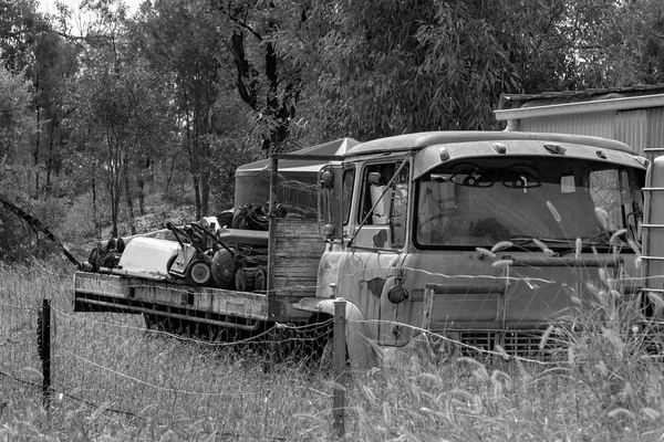 Old Yellow Truck Full Rusting Sapphire Mining Equipment Fossicking Gemfields — Stock Photo, Image