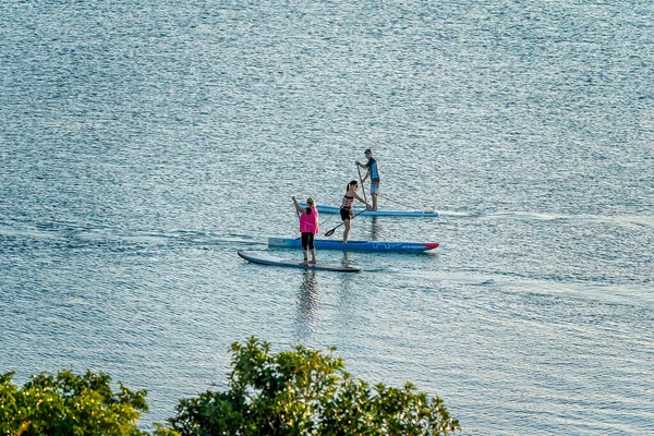 Bowen Queensland Austrália Junho 2022 Pessoas Remando Oceano — Fotografia de Stock