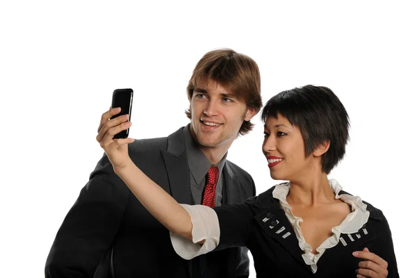 Couple prenant des photos avec téléphone portable — Photo
