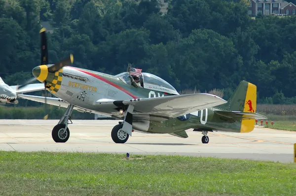 P-51 mustang taxiando — Fotografia de Stock