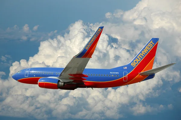 Southwest plane in flight — Stock Photo, Image