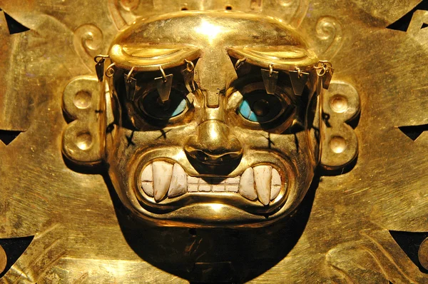 Perui ősi maszk aranyból készült — Stock Fotó