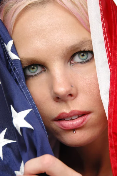 Hermosa rubia con bandera americana —  Fotos de Stock