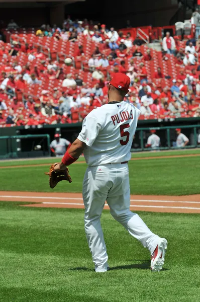 Albert pujols na stadionu busch házet míč — Stock fotografie