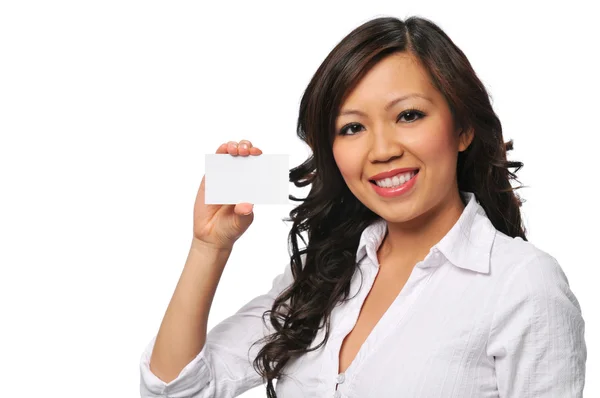 Vackra asiatiska affärskvinna med tomma kort — Stockfoto