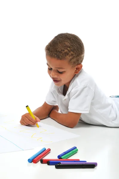 Biracial menino coloração — Fotografia de Stock