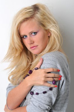 güzel sarışın kız