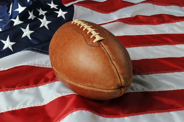 Calcio contro bandiera USA — Foto Stock