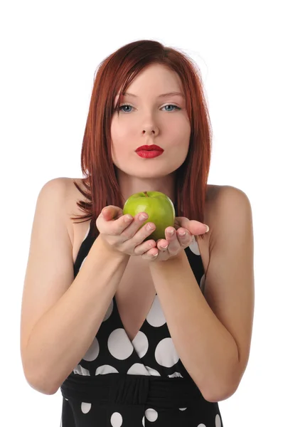 Νεαρή γυναίκα που κρατάει ένα μήλο — Φωτογραφία Αρχείου