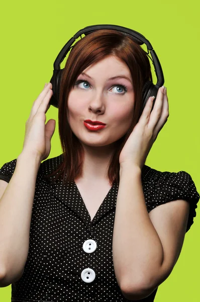 Mujer joven con auriculares —  Fotos de Stock