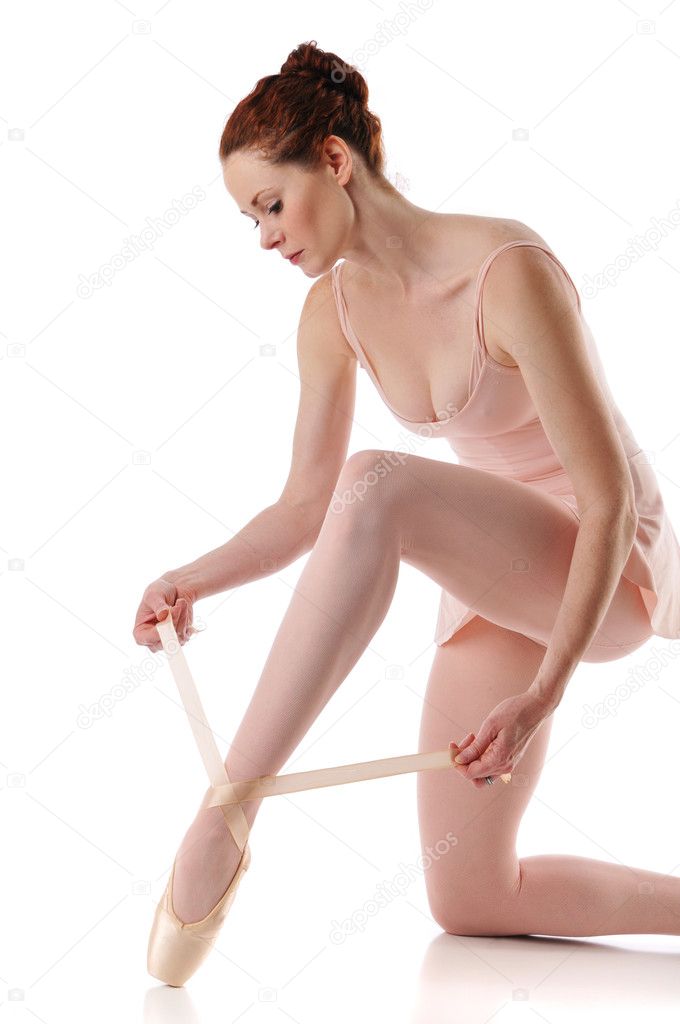 Ballerina tyieng her shoes
