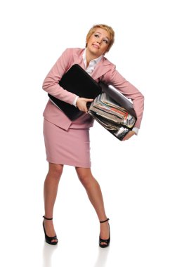 bir yığın evrak tutan kadın