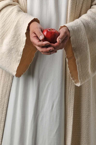 As mãos de Jesus segurando uma maçã — Fotografia de Stock