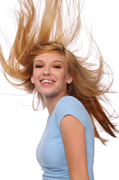 Ung kvinna med flygande hår — Stockfoto