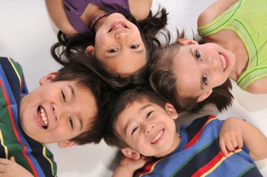 Çocuklar eğleniyor.