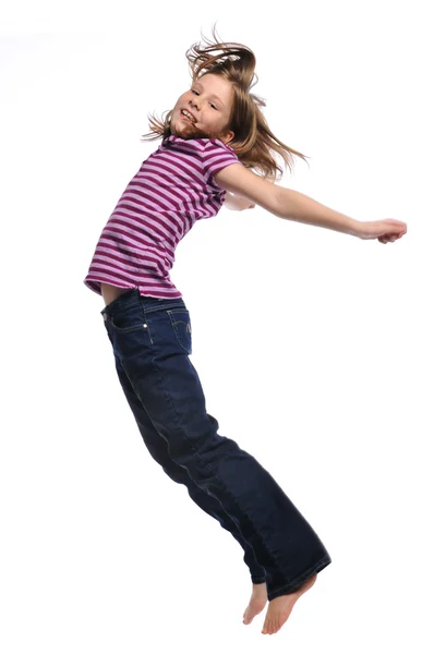 Kislány jumping és a szórakozás — Stock Fotó