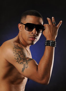 Genç Afrikalı Amerikalı adam