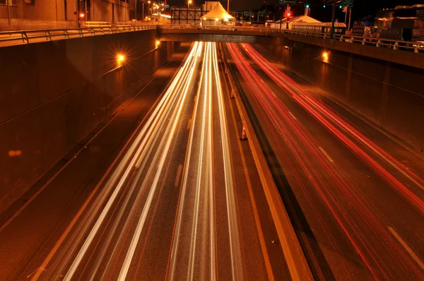 Traffic at night with traces of lights — Stock Photo, Image