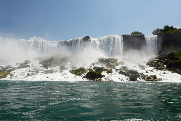 Niagara falls sett från floden — Stockfoto