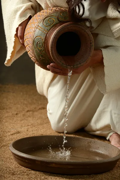 Detail van Jezus gieten van water — Stockfoto