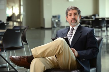 Tabletli bir iş adamı