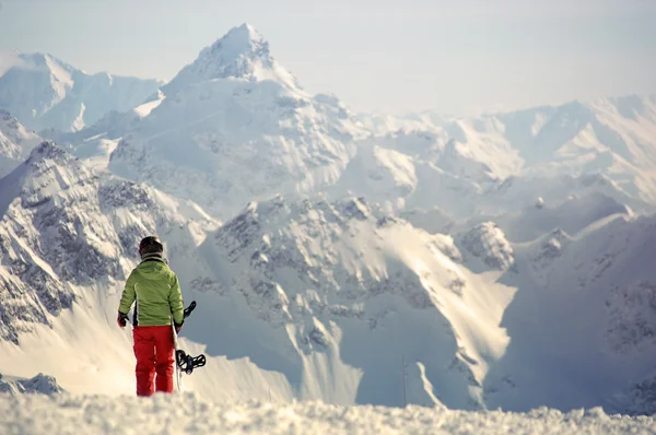 dağlarda Snowboarder