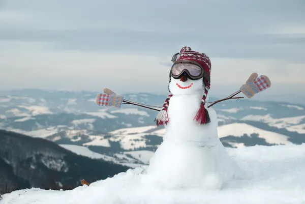 Sneeuwmannen op de bergen — Stockfoto