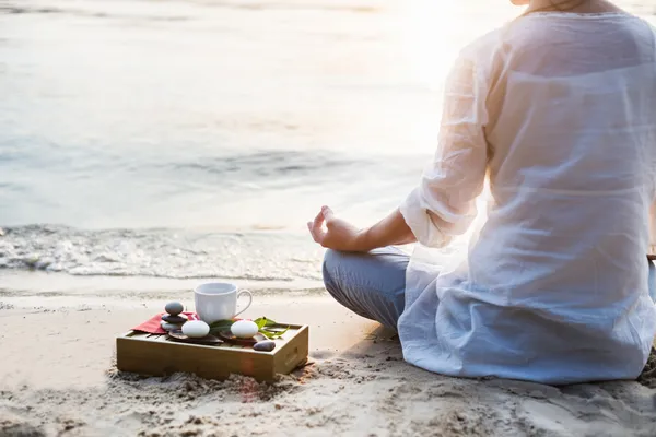 Woman meditating — Stock Photo, Image