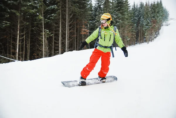 Portret kobiety snowboardzista — Zdjęcie stockowe