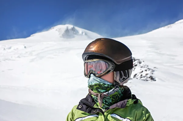Ritratto di una donna snowboarder — Foto Stock