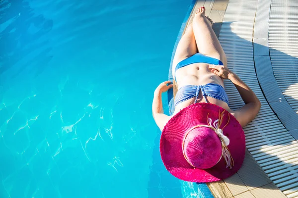 Young woman enjoying a swimming pool — Stock Photo, Image