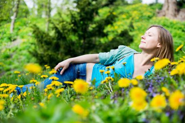 Mutlu Güzel Gülümseyen Kadın