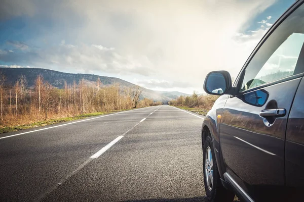 Car for traveling with a mountain road — Stock Photo, Image