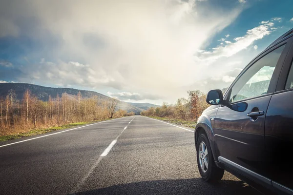 Car for traveling with a mountain road — Stock Photo, Image