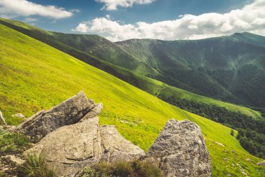 Atlılar üzerinde gün doğumu. Karpatyalı. Ukrayna. Borzhava