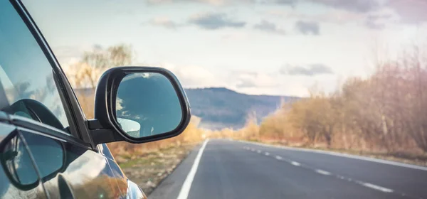 Car Traveling Mountain Road Blue Sky — Stock Photo, Image