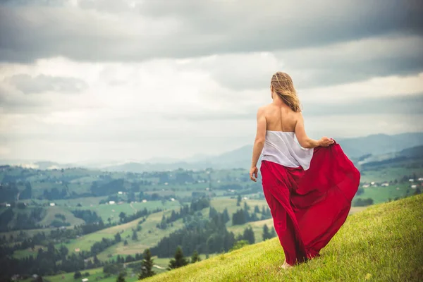 Young Woman Red Dress Staying Top Mountain — Stock Photo, Image