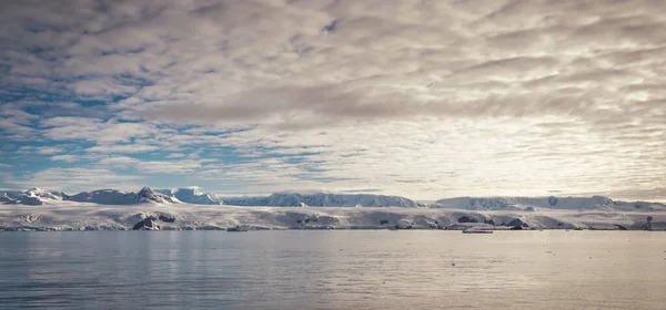 Montañas Mar Antártida Puerto Lockroy — Foto de Stock