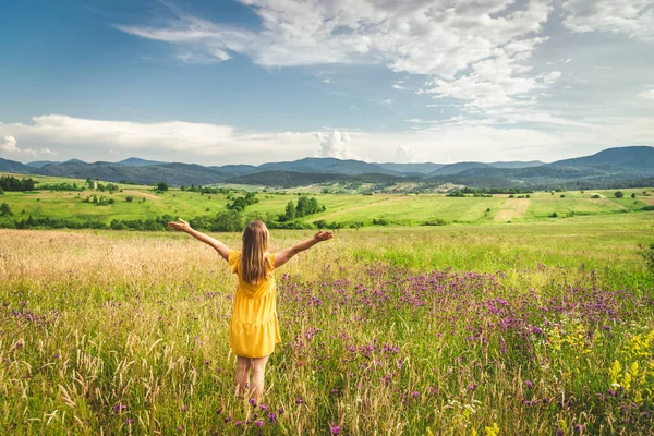 Woman Yellow Dress Staying Green Meadow Mountain Carpathians — Stock Photo, Image