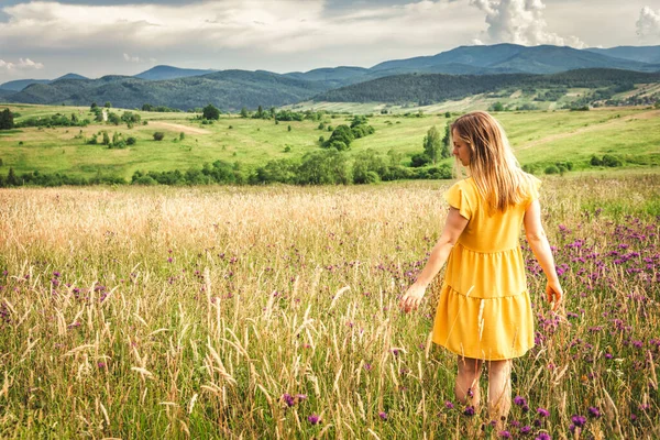 Woman Yellow Dress Staying Green Meadow Mountain Carpathians — Fotografia de Stock