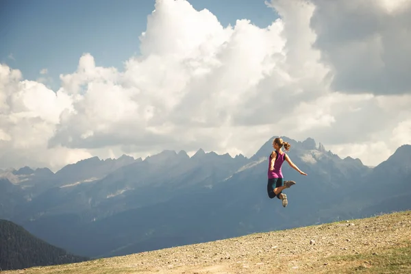 Young Woman Backpack Hiking Mountains Alps Austria Insbruk — Stock Photo, Image