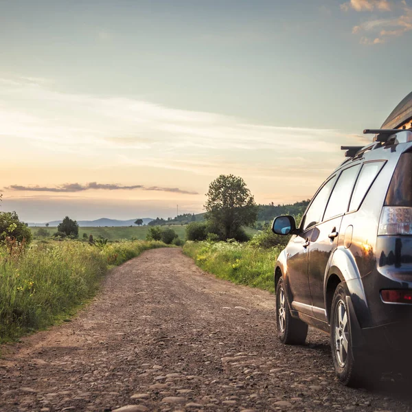 Auto Für Reisen Mit Einer Bergstraße Blauer Himmel — Stockfoto