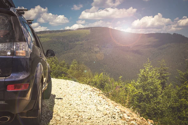 Auto Viaggiare Con Una Strada Montagna Cielo Blu — Foto Stock