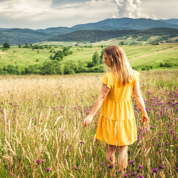 Woman Yellow Dress Staying Green Meadow Mountain Carpathians — Stock Photo, Image